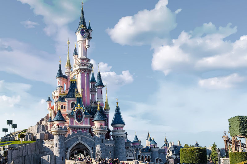 Disney despedirá a 37.000 empleados más por culpa del coronavirus