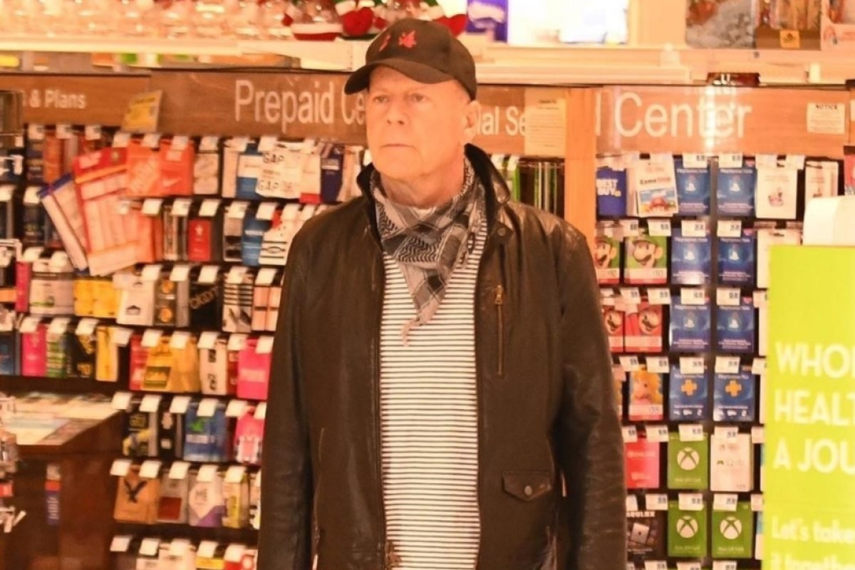 Bruce Willis, pillado sin mascarilla