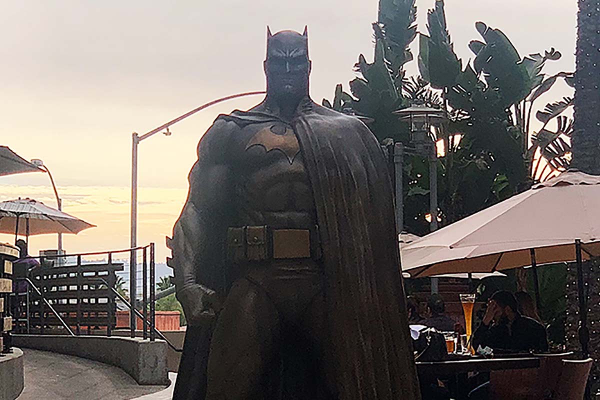 Instalan una estatua de Batman en Burbank (California)