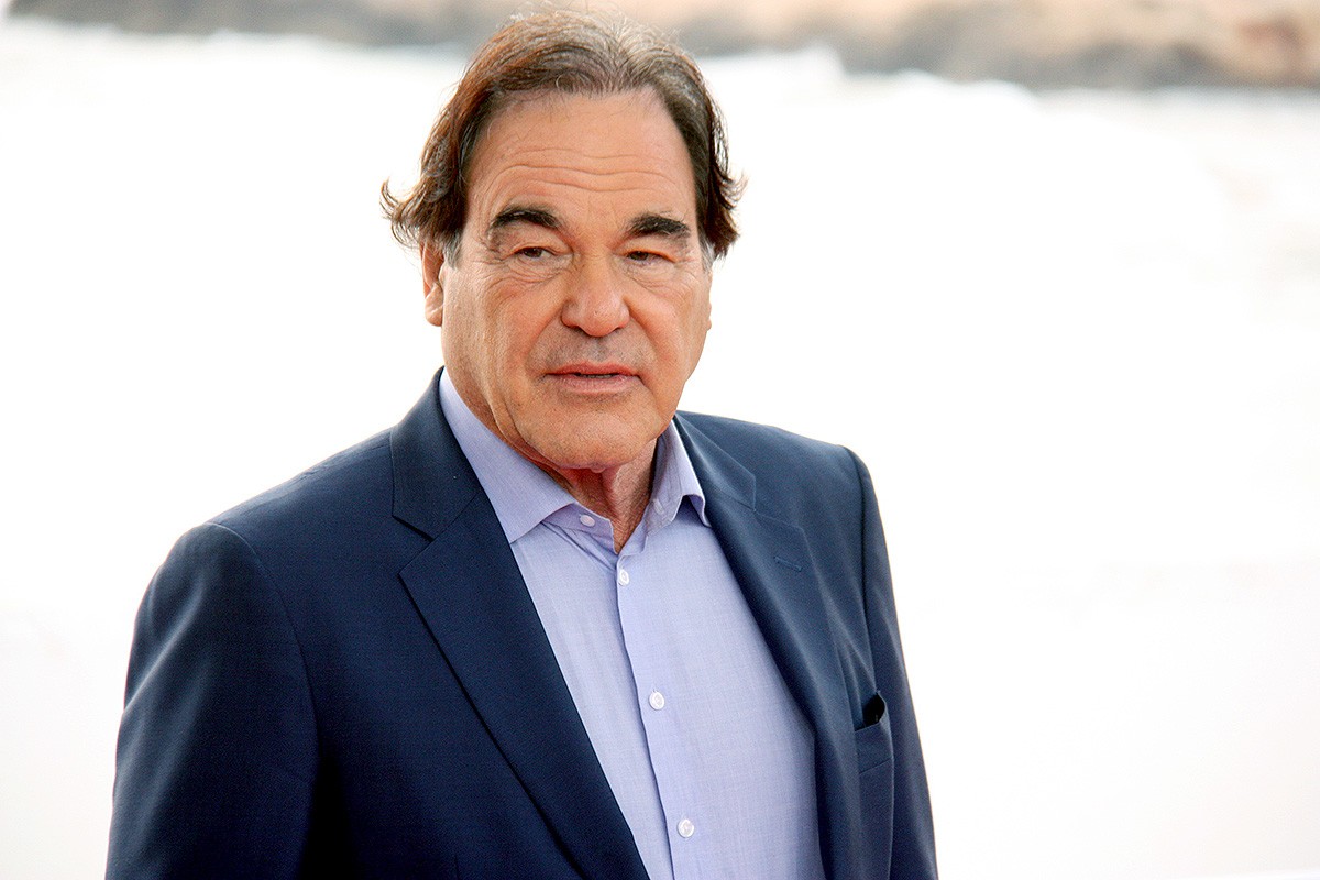 Oliver Stone se inyectará la vacuna rusa contra el COVID-19