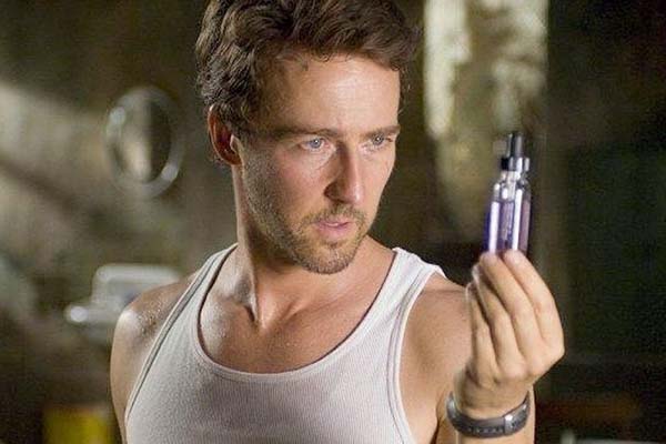 Edward Norton asegura que le echaron de “El increíble Hulk” por querer una visión oscura del personaje
