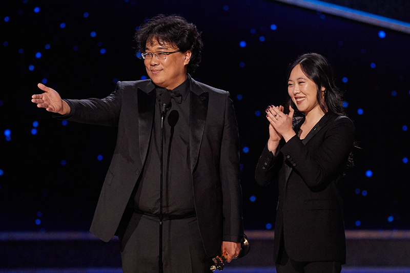 Bong Joon-ho homenajea a Martin Scorsese al recibir el Oscar al mejor director