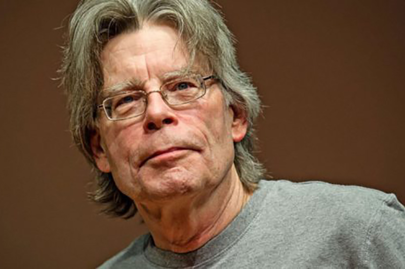 Stephen King se muestra políticamente incorrecto al votar en los Oscar