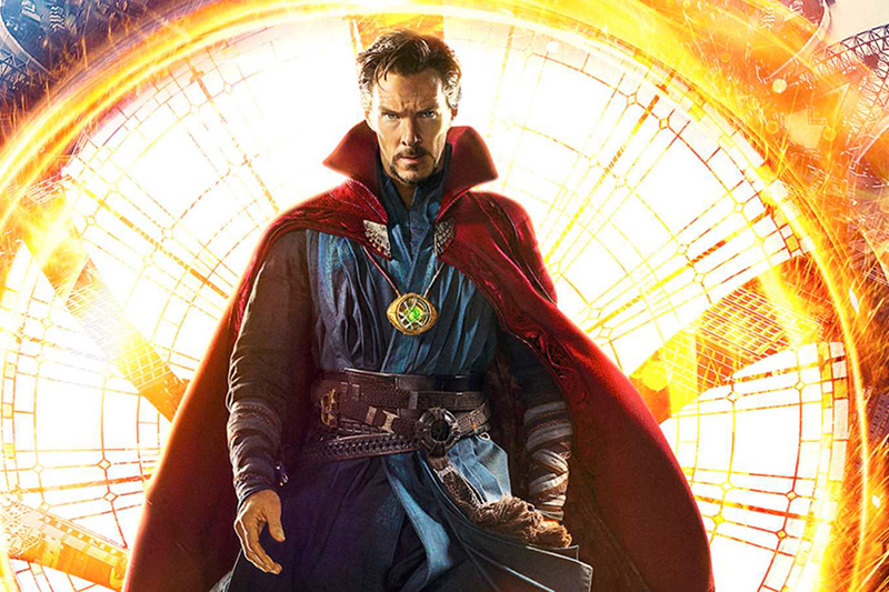 Sam Raimi conoce al Doctor Extraño