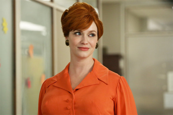 Christina Hendricks protagonizará la secuela tardía del film de terror “Los extraños”
