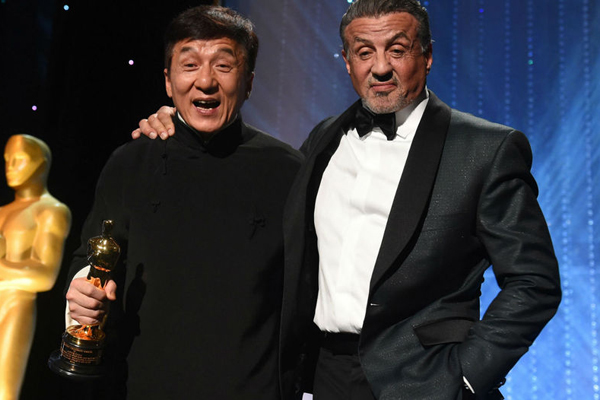 Jackie Chan y Sylvester Stallone unidos en una refinería de Irak