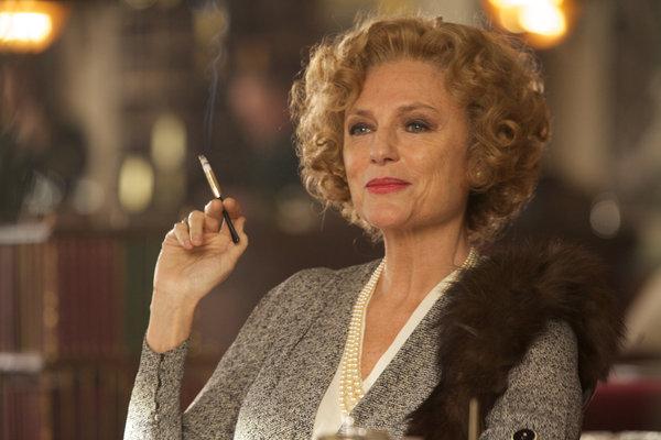 Jacqueline Bisset habla con su marido muerto