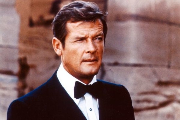Pierce Brosnan recuerda a Roger Moore en una extensa y emotiva carta