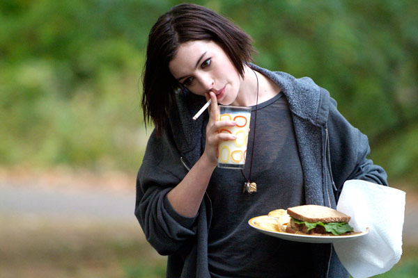 Anne Hathaway se apunta a las apps para ligar