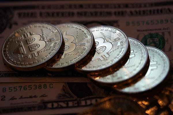 ¿Se puede vivir cien días pagando sólo con bitcoins?