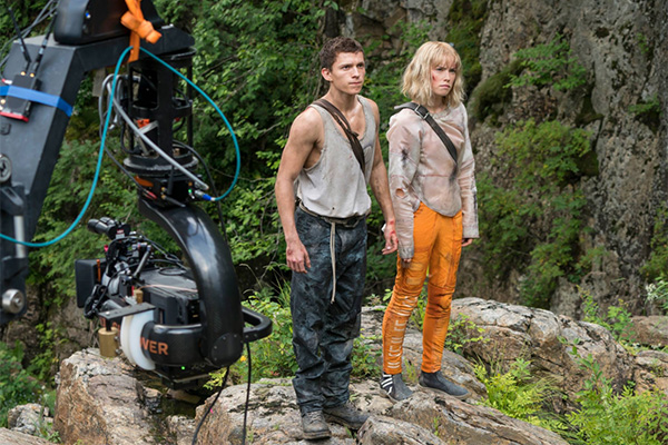 Daisy Ridley teñida de rubio en la primera imagen de “Chaos Walking” junto a Tom Holland