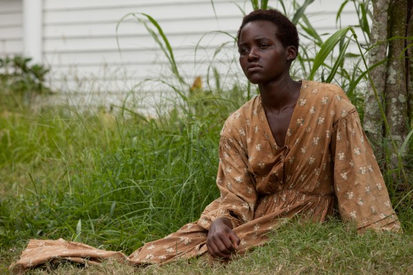 Lupita Nyong’o rodeada de zombies