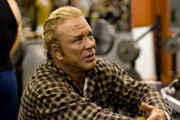 Mickey Rourke y Anne Heche patinan con androides