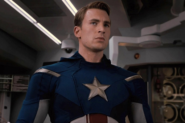 Chris Evans defiende a su hijo adolescente