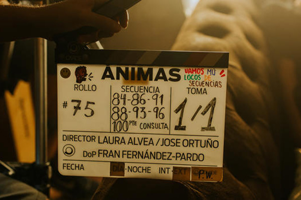 Ángela Molina arropa a los jóvenes protagonistas de un film de terror
