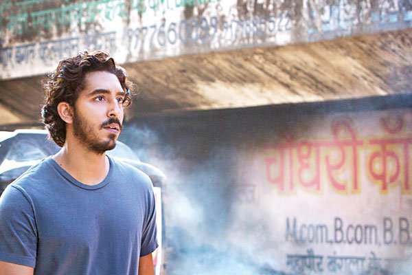 Dev Patel, invitado a una boda