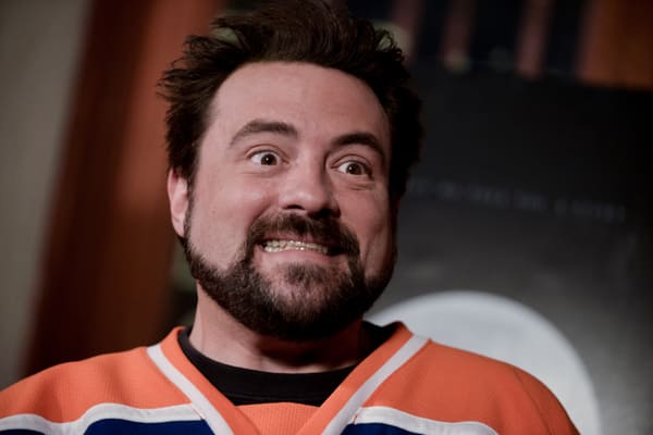 Kevin Smith vuelve a casa tras un ataque de corazón
