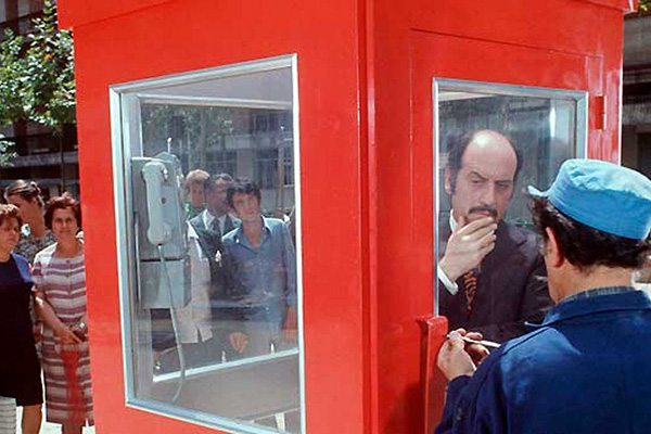 La iniciativa popular pide que Manuela Carmena instale en Madrid una cabina como homenaje a Antonio Mercero