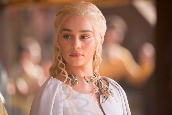  Emilia Clarke celebrará en cine su última Navidad con un guión de Emma Thompson