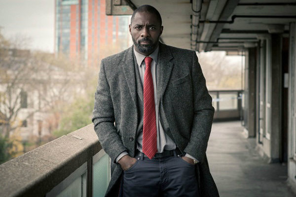 Idris Elba, un buzo enfrentado a misteriosas criaturas