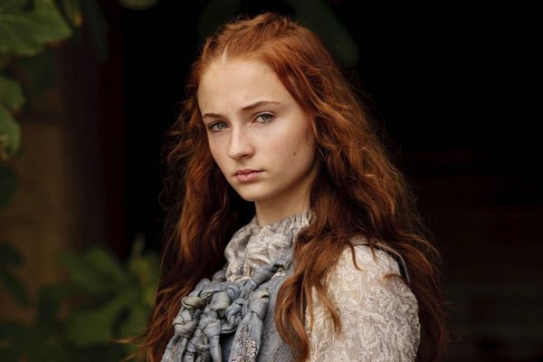 Sophie Turner, de “Juego de tronos”, se cae del cielo