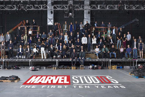 Superhéroes se reúnen para foto de familia en los 10 años de las películas Marvel