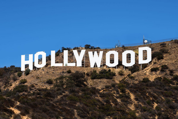 Warner propone un teleférico hacia el cartel de Hollywood