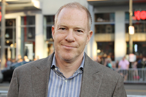 Warner se reorganiza