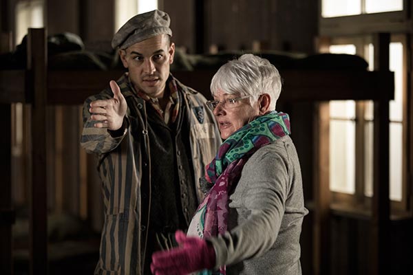 Entrevista con Mario Casas y Mar Targarona, protagonista y directora respectivamente de “El fotógrafo de Mauthausen”