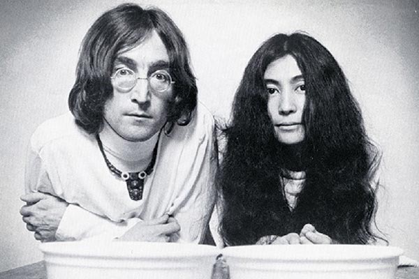 El canadiense Jean-Marc Vallée, firme candidato a dirigir una película sobre John Lennon y Yoko Ono
