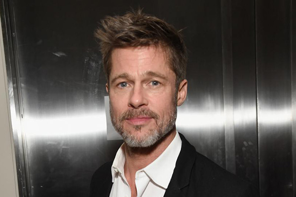 Brad Pitt ofrece 120.000 dólares por ver un capítulo de "Juego de tronos" con Emilia Clarke