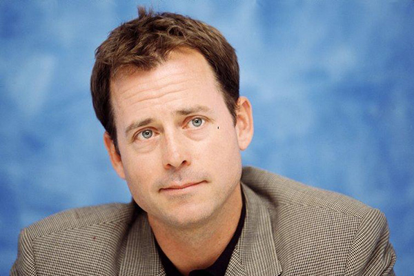 Greg Kinnear protagonizará una nueva versión de "La guerra de los mundos"