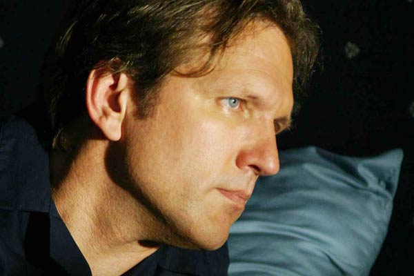 Martin Donovan protagoniza un film sobre una falsa enferma de cáncer