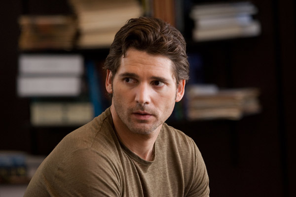 Eric Bana será un detective que acude al funeral del mejor amigo de su infancia