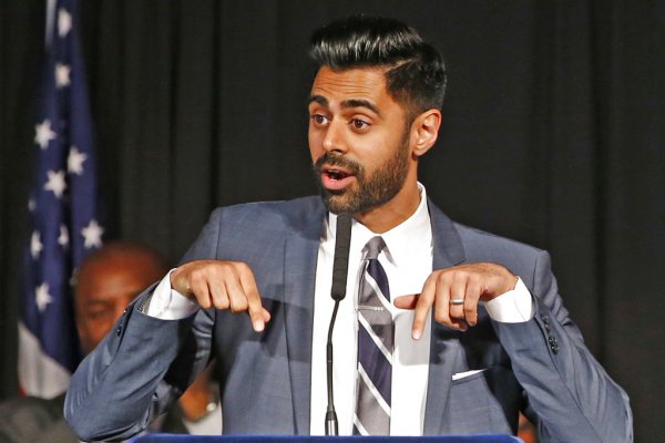 Netflix retira en Arabia un programa del showman Hasan Minhaj por bromear con el asesinato de Jamal Khashoggi