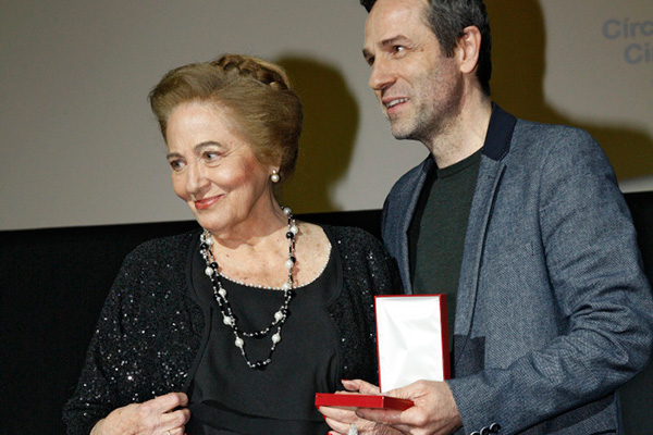 Muchos hijos un mono y un castillo