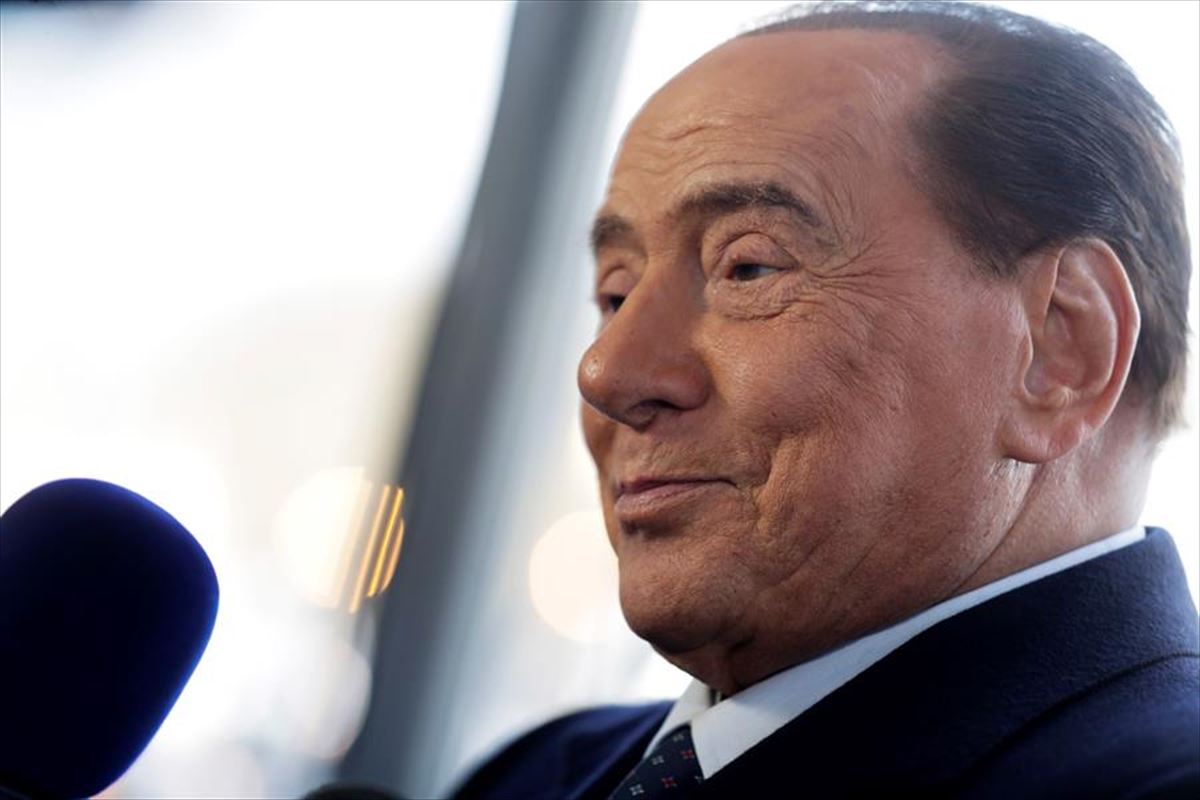 Silvio Berlusconi, donde ver película
