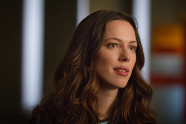 Rebecca Hall debutará como realizadora con una historia racial
