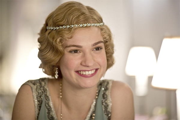 Lily James protagonizará la nueva versión del clásico de Hitchcock "Rebeca"