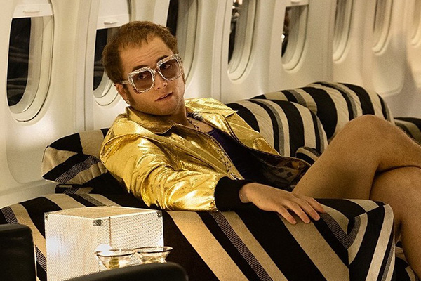 Primera imagen de Taron Egerton como el joven Elton John