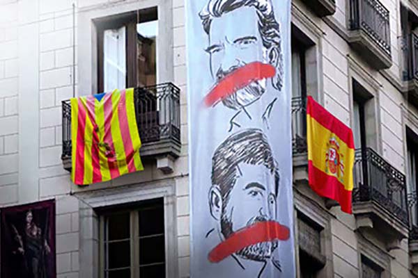 Los directores de "Dos Cataluñas" devuelven el premio que les entregó Puigdemont