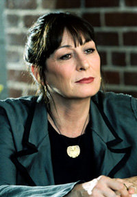 Anjelica Huston dirige de nuevo