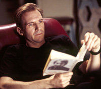 Ralph Fiennes pasa de villano a filántropo