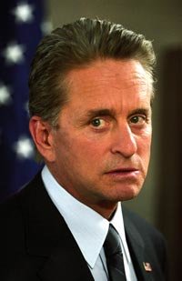 Michael Douglas delante del estrado