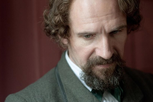 Ralph Fiennes y Matthew Goode guardarán secretos oficiales