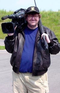 Michael Moore investigado por su nuevo documental