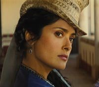 Salma Hayek se debate entre dos hombres