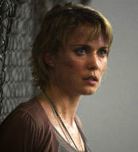 Radha Mitchell entre ladrones