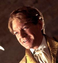 Kenneth Branagh se mete a pinchadiscos