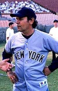 Billy Crystal juega con los Yanquis